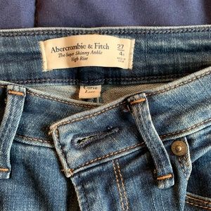 A&F Curve Love High Waist Super Skinny Ankle 4R